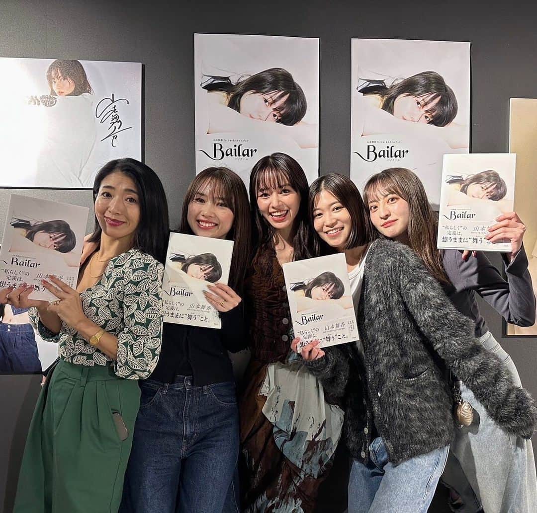 末吉 瞳のインスタグラム：「10月後半の🙃  まいちゃんの写真集最高に可愛いからみんな買いましょう！！／仕事終わりの弾丸ディズニーでちょっとだけハロウィン🎃／行きたかったカフェたち☕️」