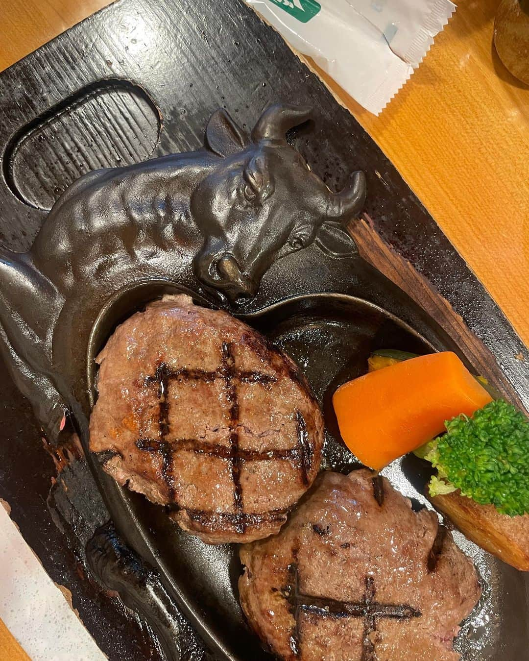 KARENさんのインスタグラム写真 - (KARENInstagram)「お気に入りのギャル上がりネイルと 最近の色々🪄(ほぼ飯)  #かれんねいる」11月1日 21時07分 - karen_nrsm