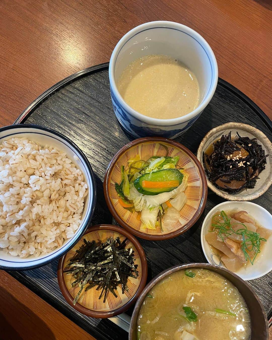 KARENさんのインスタグラム写真 - (KARENInstagram)「お気に入りのギャル上がりネイルと 最近の色々🪄(ほぼ飯)  #かれんねいる」11月1日 21時07分 - karen_nrsm