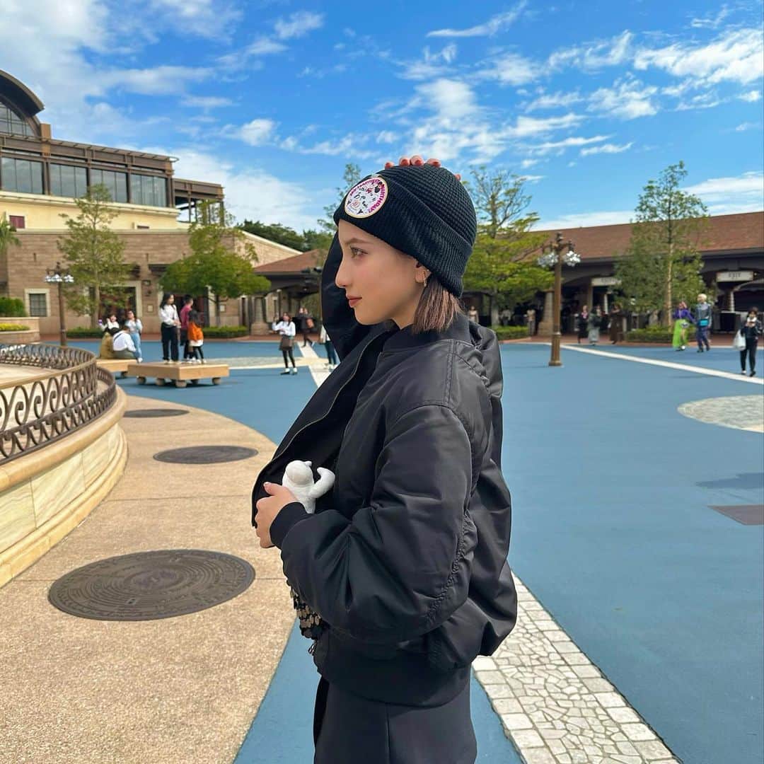 彩ステファニーのインスタグラム：「٩(๑❛ᴗ❛๑)۶🤍🖤」
