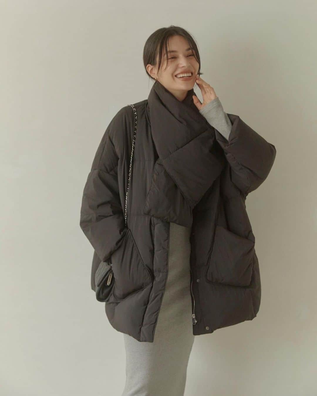 ACYMさんのインスタグラム写真 - (ACYMInstagram)「#outercollection ✔︎Teddy boa long コート ¥36,300(tax in) . ✔︎Teddy boa volume コート ¥33,000(tax in) . ✔︎Stand collar check wool コート ¥29,700(tax in) . ✔︎Stand collar wool button コート ¥29,700(tax in) . ✔︎Muffler pocket down コート ¥26,400(tax in) . ✔︎Volume collor boa ジャケット ¥22,000(tax in) . . 詳しくはWEB STORE(@acym_official )のTOP URLよりご覧ください。  #ACYM #ootd #outfit #coordinate #ロングコート #ダウンコート #ボアジャケット #ボアコート #秋服 #冬服」11月1日 21時14分 - acym_official