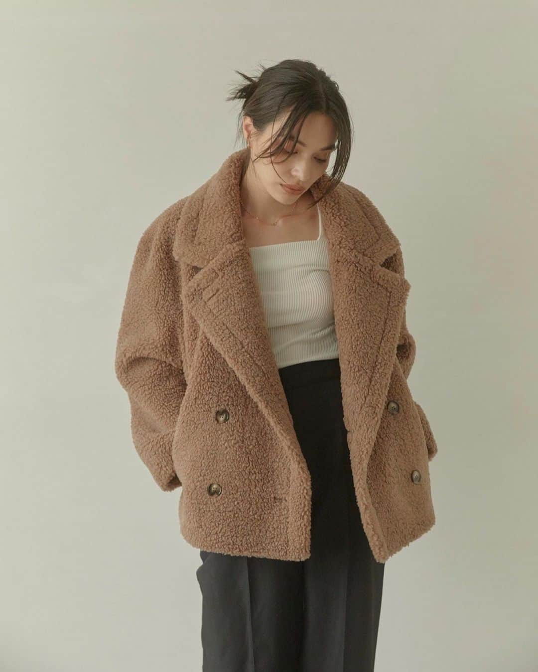 ACYMさんのインスタグラム写真 - (ACYMInstagram)「#outercollection ✔︎Teddy boa long コート ¥36,300(tax in) . ✔︎Teddy boa volume コート ¥33,000(tax in) . ✔︎Stand collar check wool コート ¥29,700(tax in) . ✔︎Stand collar wool button コート ¥29,700(tax in) . ✔︎Muffler pocket down コート ¥26,400(tax in) . ✔︎Volume collor boa ジャケット ¥22,000(tax in) . . 詳しくはWEB STORE(@acym_official )のTOP URLよりご覧ください。  #ACYM #ootd #outfit #coordinate #ロングコート #ダウンコート #ボアジャケット #ボアコート #秋服 #冬服」11月1日 21時14分 - acym_official