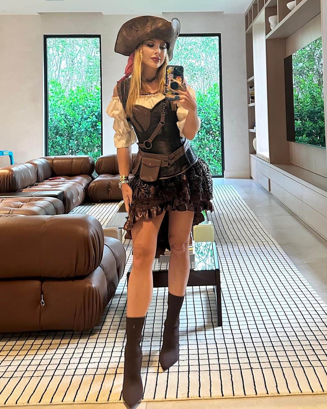Sascha Barbozaさんのインスタグラム写真 - (Sascha BarbozaInstagram)「Más fotos de ayer😊 disfrutamos muchísimo sobre todo las niñas, gozaron y es lo importante!❤️… yo tengo muchas metas en la vida, pero la principal es llenar la vida de mis hijas de alegrías, hacerlas felices🥰」11月1日 21時19分 - saschafitness