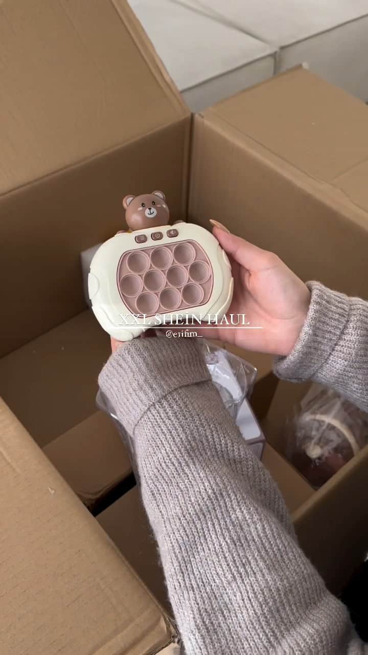 SHEINのインスタグラム：「HAULer in the comments if you love the sound of an ASMR SHEIN HOME unboxing! 🎶👇 @e1ifim_  🔎 18868201 18387894 24744209  #SHEIN #SHEINforAll #SHEINstyle #fashion #chic #saveinstyle」