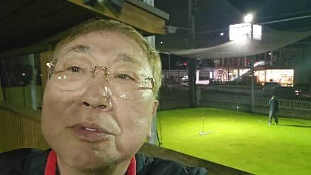 高須克弥のインスタグラム：「孫にパターの極意伝授なう」