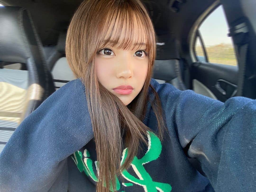 姫乃夢月のインスタグラム：「今日めっちゃ暑かった… このセーター可愛すぎてお気に入り♡   #姫乃夢月  #えっくすがーる」
