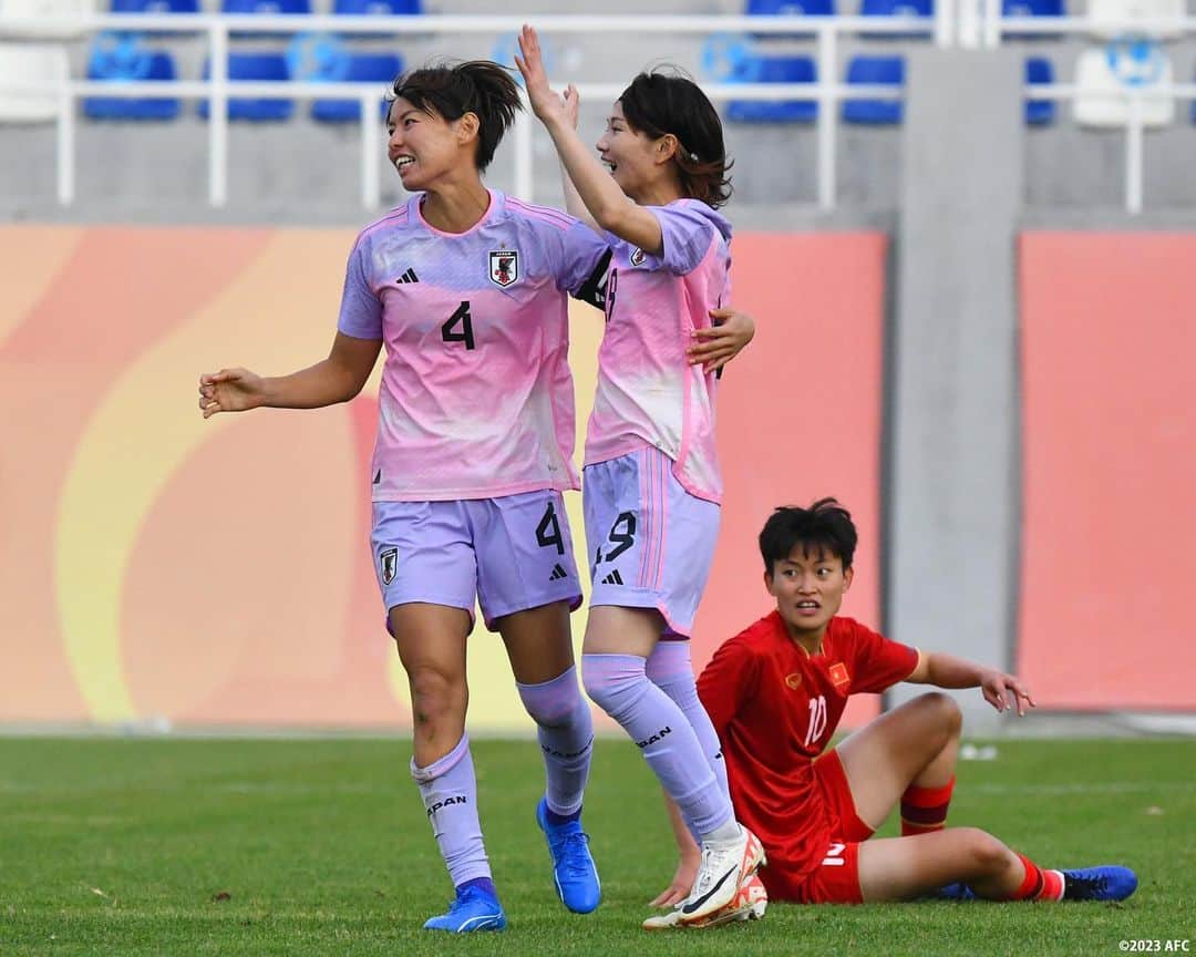 日本サッカー協会さんのインスタグラム写真 - (日本サッカー協会Instagram)「. 🔹なでしこジャパン🔹  #清水梨紗 #守屋都弥 のゴールでベトナム女子代表に2-0で勝利⚽️ グループステージ3連勝で最終予選進出を決めました！  パリオリンピック アジア最終予選は、2024年2月にホーム＆アウェイで行われます。 引き続き #なでしこジャパン へのご声援をよろしくお願いします。  #BEYOURBESTSELF #最高の自分であれ #夢への勇気を #jfa #daihyo #nadeshiko #サッカー日本代表 #サッカー #soccer #football #⚽ #女子サッカー #womenfootball #womensfootball #womensoccer #womenssoccer」11月1日 21時24分 - japanfootballassociation
