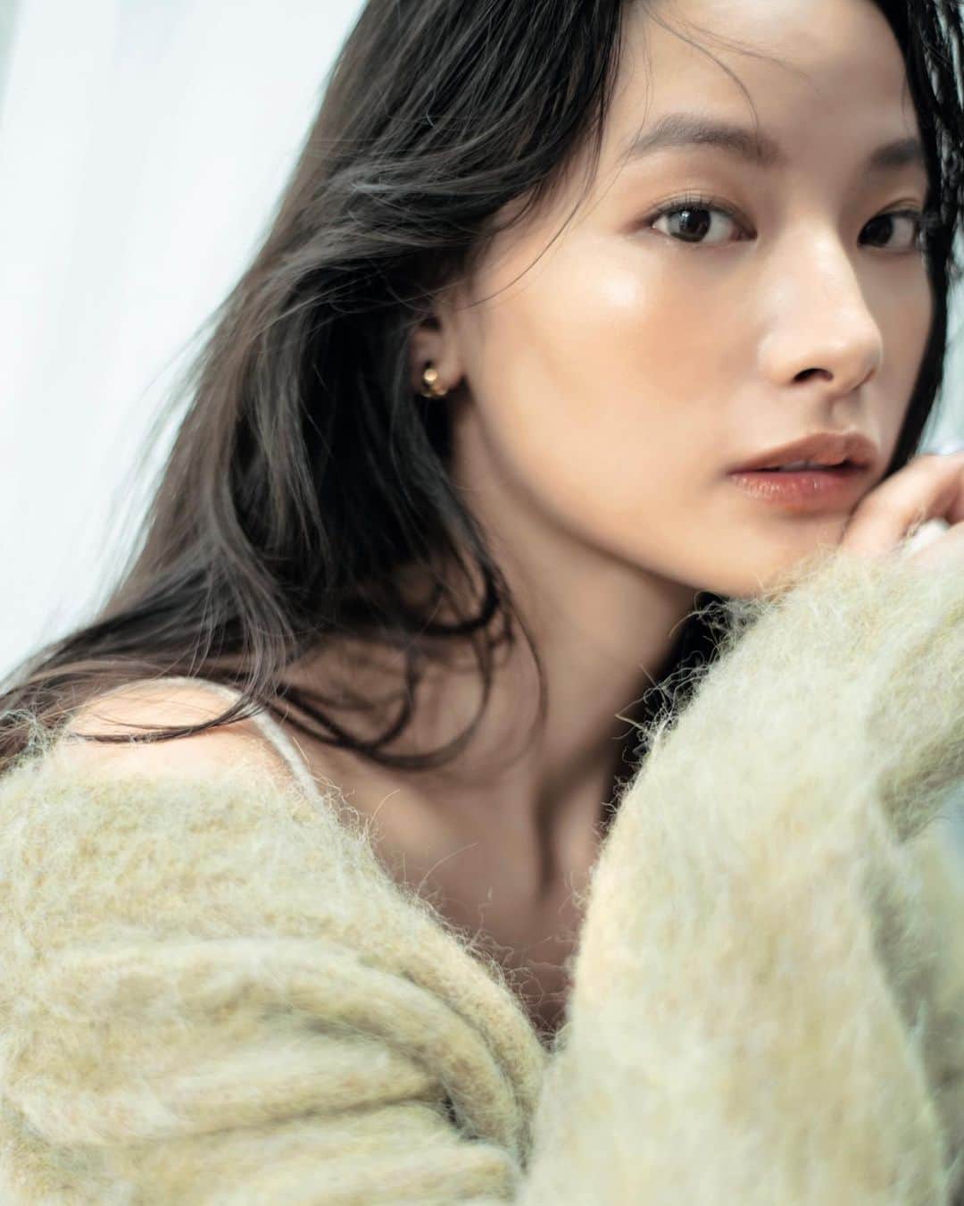 織田梨沙のインスタグラム：「美的12月号 @bitekicom  @athletiabeauty photographer　@yurihanamori hair&make-up  @yukakomorino stylist  @kaochanss editor　@nozoloo_0819　@primadonna.inc」