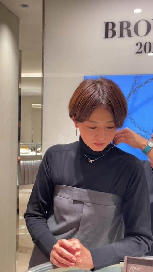 五明祐子のインスタグラム：「〈カシケイブラウンダイヤモンド〉ブラウンウィーク開催中の伊勢丹新宿店 本館4階にて  スタイリスト河井真奈さんにカシケイブラウンダイヤモンドの魅力について教えて頂きました！」