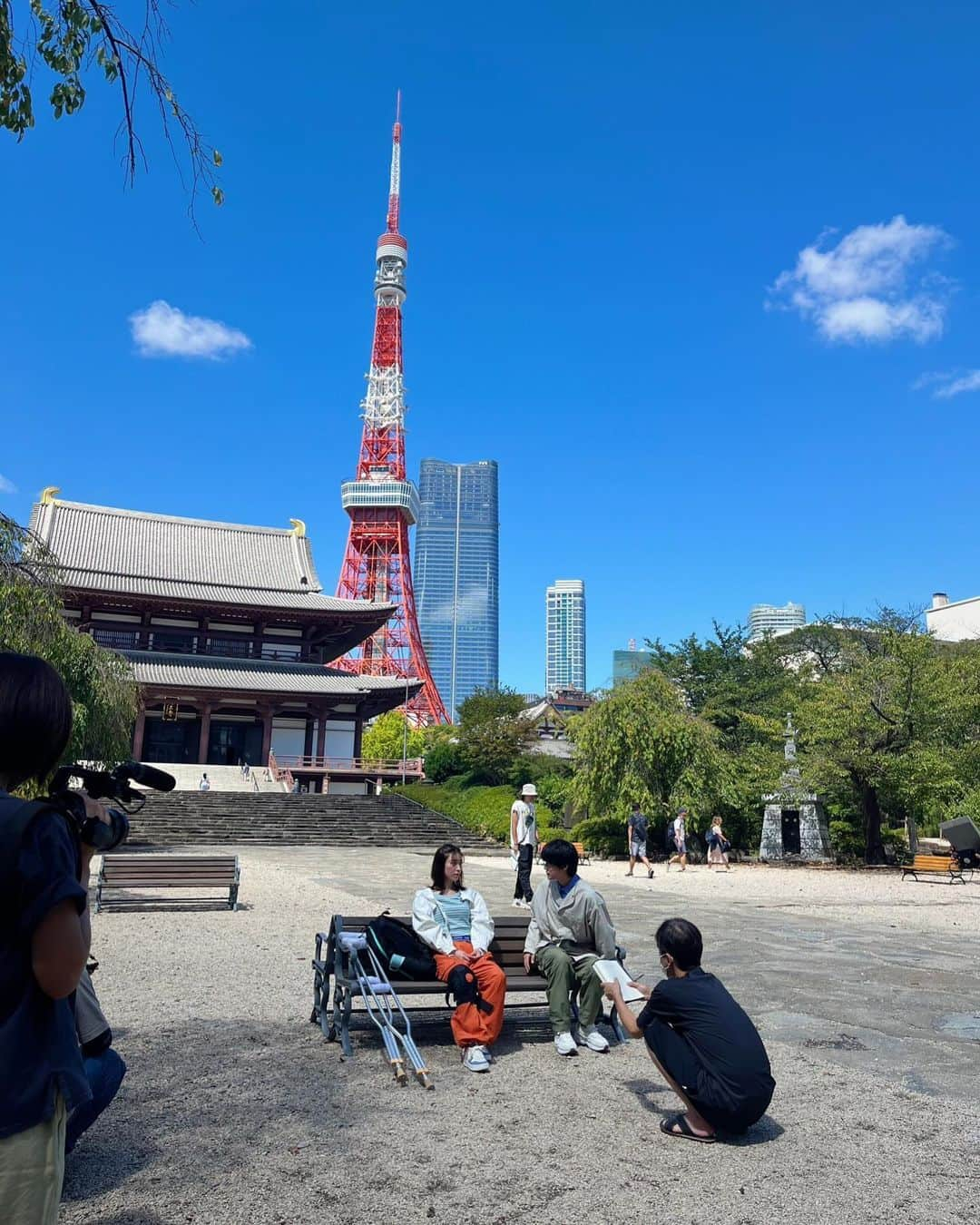 フェルマーの料理さんのインスタグラム写真 - (フェルマーの料理Instagram)「📖#フェルマーの料理   岳(#高橋文哉)と魚見(#白石聖)が会うシーンは 東京タワーのふもとで晴天の中の撮影🎥🗼  撮影の様子と全身の東京タワーを撮るのに必死な高橋さんをお届け😂  このシーンの切り抜きは公式TikTokにて✅ 第1話＆第2話は各配信サイトから📱  𝗘𝗽𝗶𝘀𝗼𝗱𝗲.𝟬𝟯 𝟭𝟭.𝟬𝟯 𝗢𝗡 𝗔𝗜𝗥🎬」11月1日 21時28分 - fermat_tbs