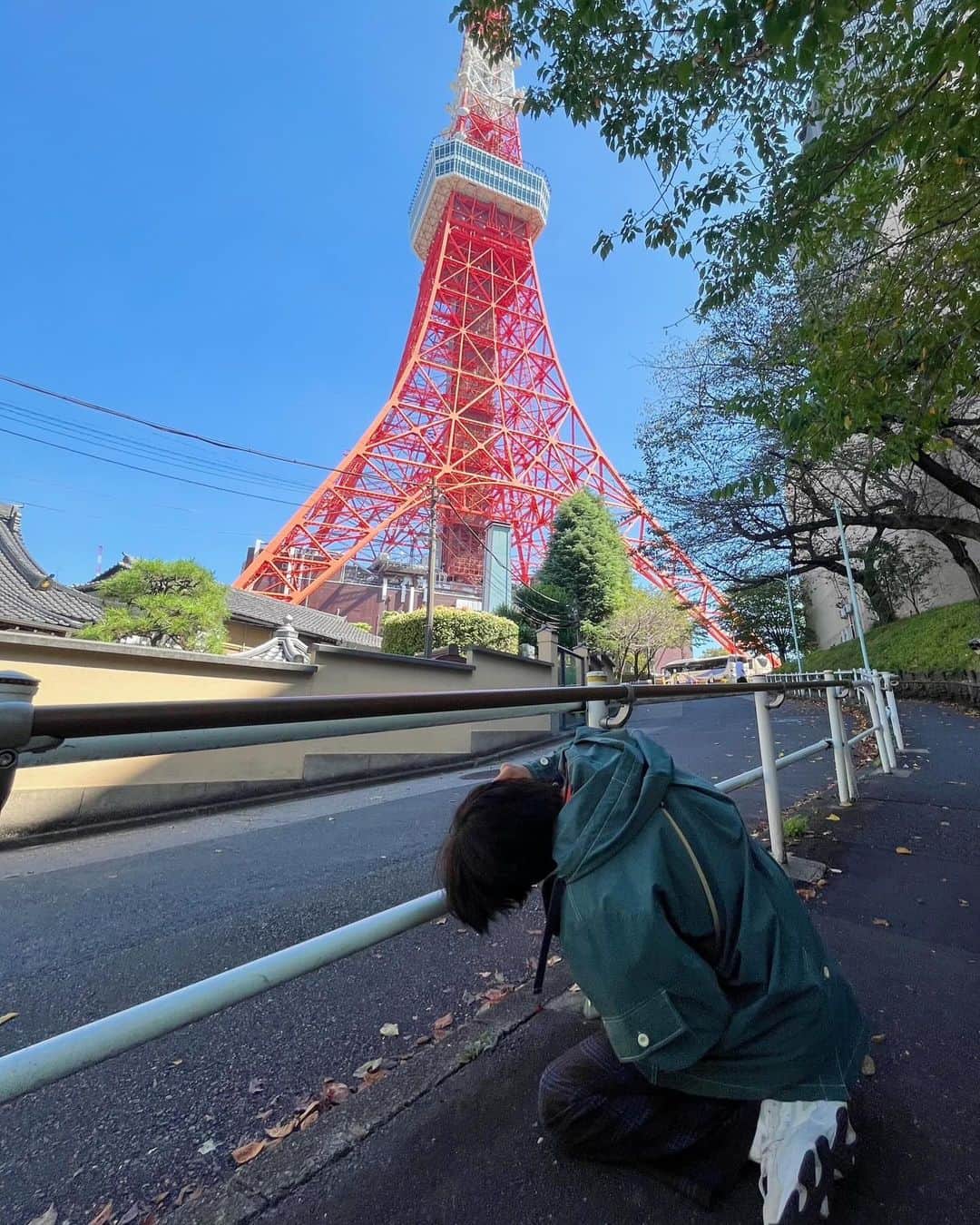 フェルマーの料理さんのインスタグラム写真 - (フェルマーの料理Instagram)「📖#フェルマーの料理   岳(#高橋文哉)と魚見(#白石聖)が会うシーンは 東京タワーのふもとで晴天の中の撮影🎥🗼  撮影の様子と全身の東京タワーを撮るのに必死な高橋さんをお届け😂  このシーンの切り抜きは公式TikTokにて✅ 第1話＆第2話は各配信サイトから📱  𝗘𝗽𝗶𝘀𝗼𝗱𝗲.𝟬𝟯 𝟭𝟭.𝟬𝟯 𝗢𝗡 𝗔𝗜𝗥🎬」11月1日 21時28分 - fermat_tbs