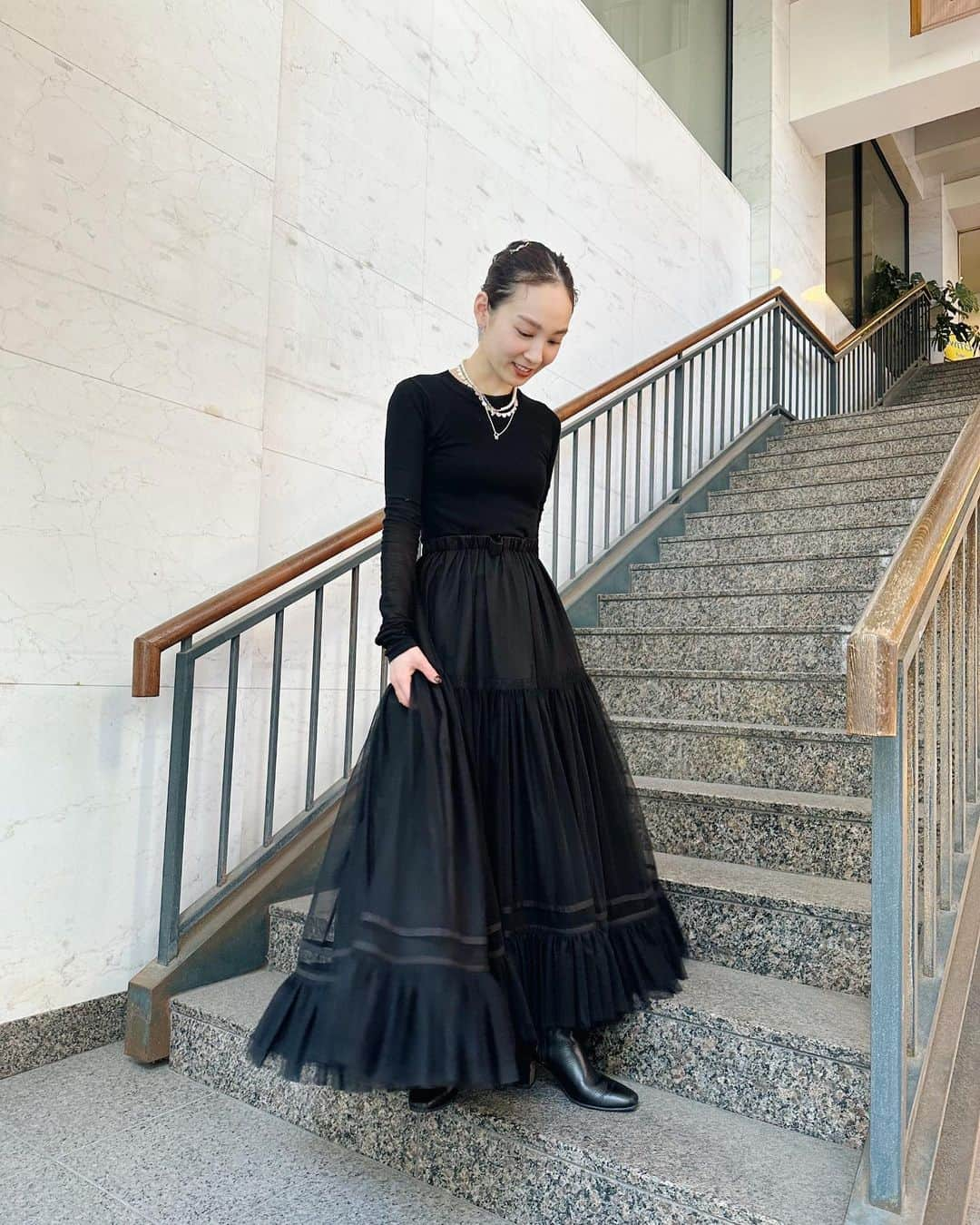 末次尚子のインスタグラム：「このボリューム素敵すぎる、、🖤 おやすみの日限定tulle skirt🩰 #switchnao」