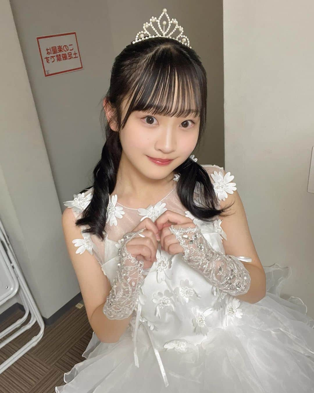 西野心桜のインスタグラム：「‎ウエディングドレス💍‎🤍かわいいー？？  今日から11月！11月もよろしくお願いします🫶🏻   #ウエディングドレス  #09  #jc  #女子中学生  #アイドル」