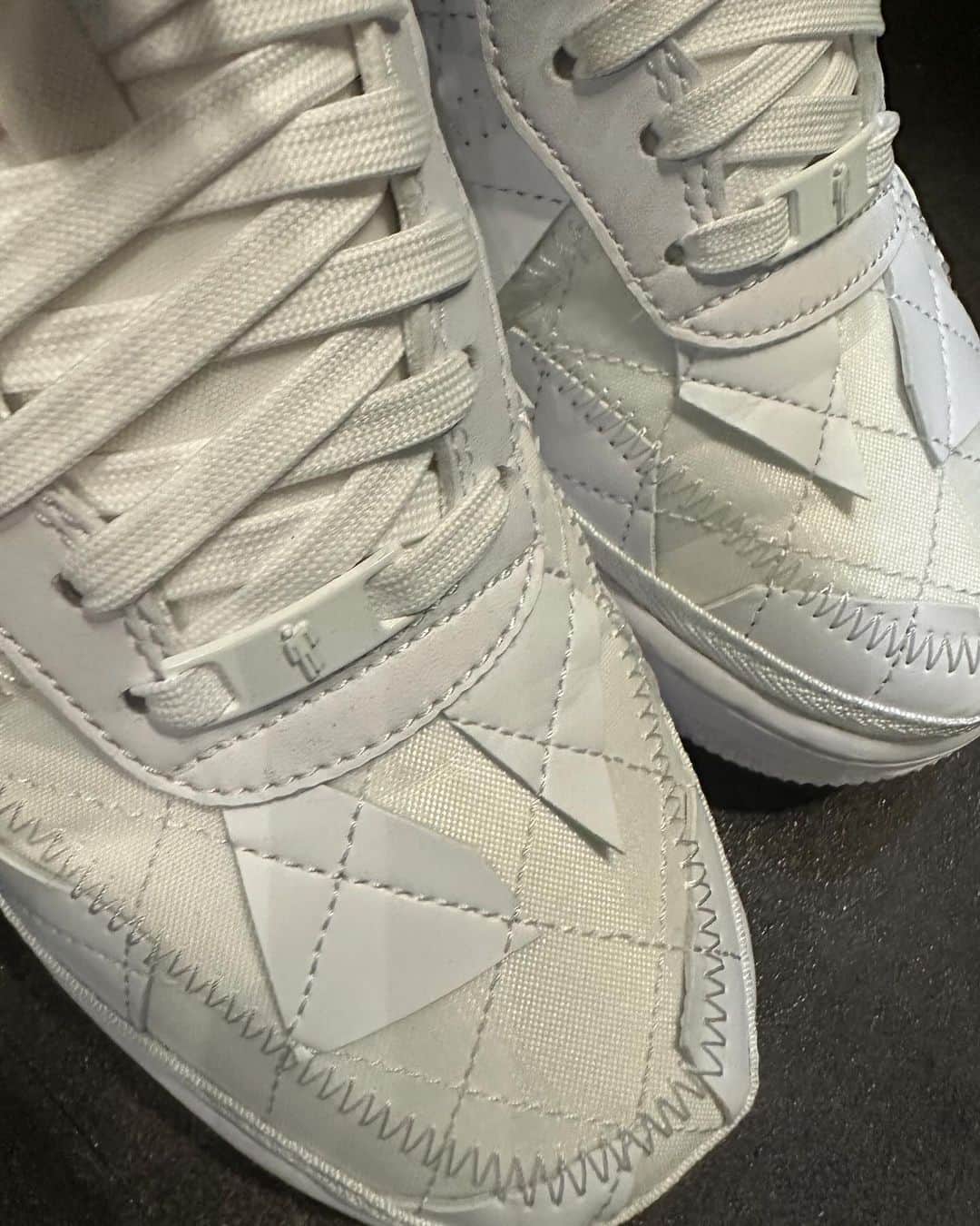 THE BOYZさんのインスタグラム写真 - (THE BOYZInstagram)「white shoes terrify me but here we are - kevin」11月1日 21時32分 - official_theboyz