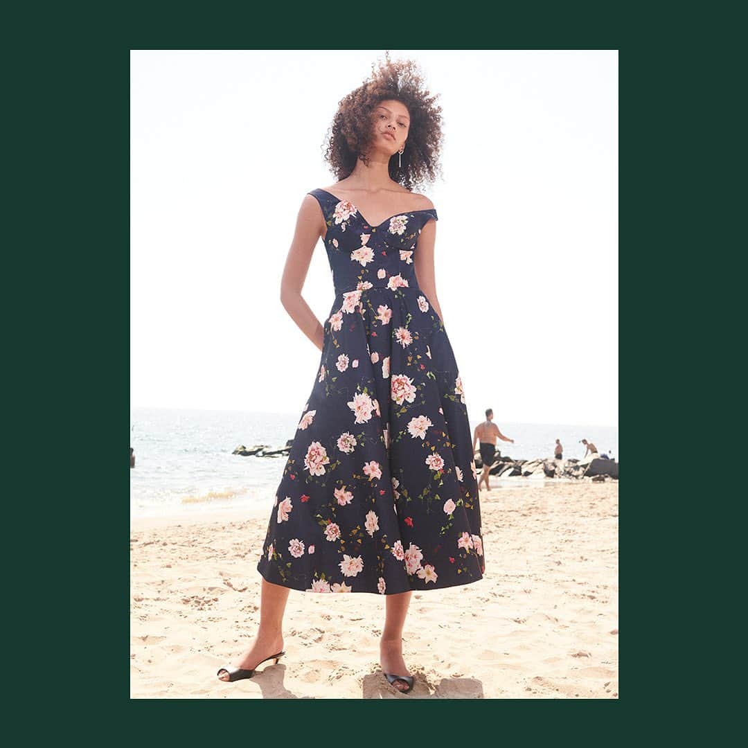 Bergdorf Goodmanのインスタグラム：「IN FULL BLOOM 🌸 Look to @moniquelhuillier for evening standouts of sheer botanical beauty.」