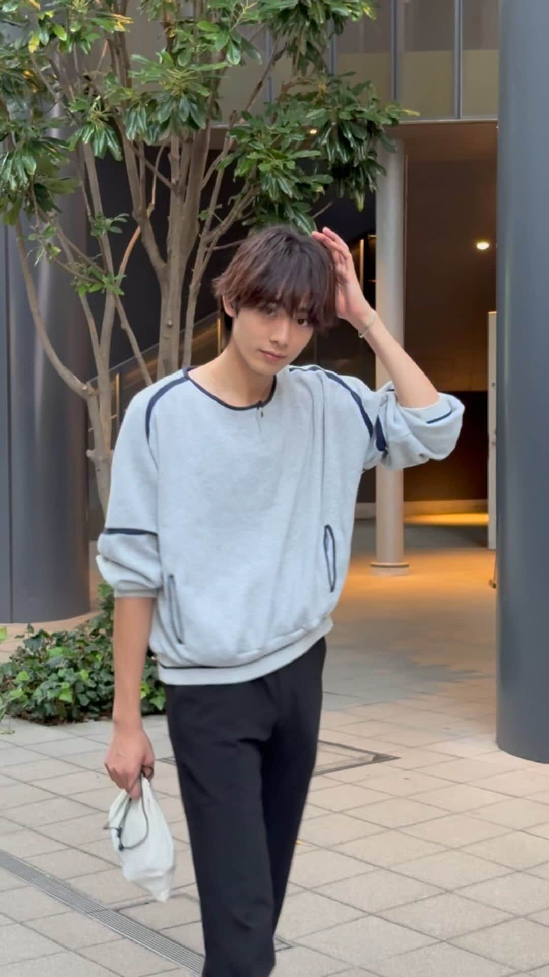 藤林泰也のインスタグラム：「生きづらい世界で恋をしよう」