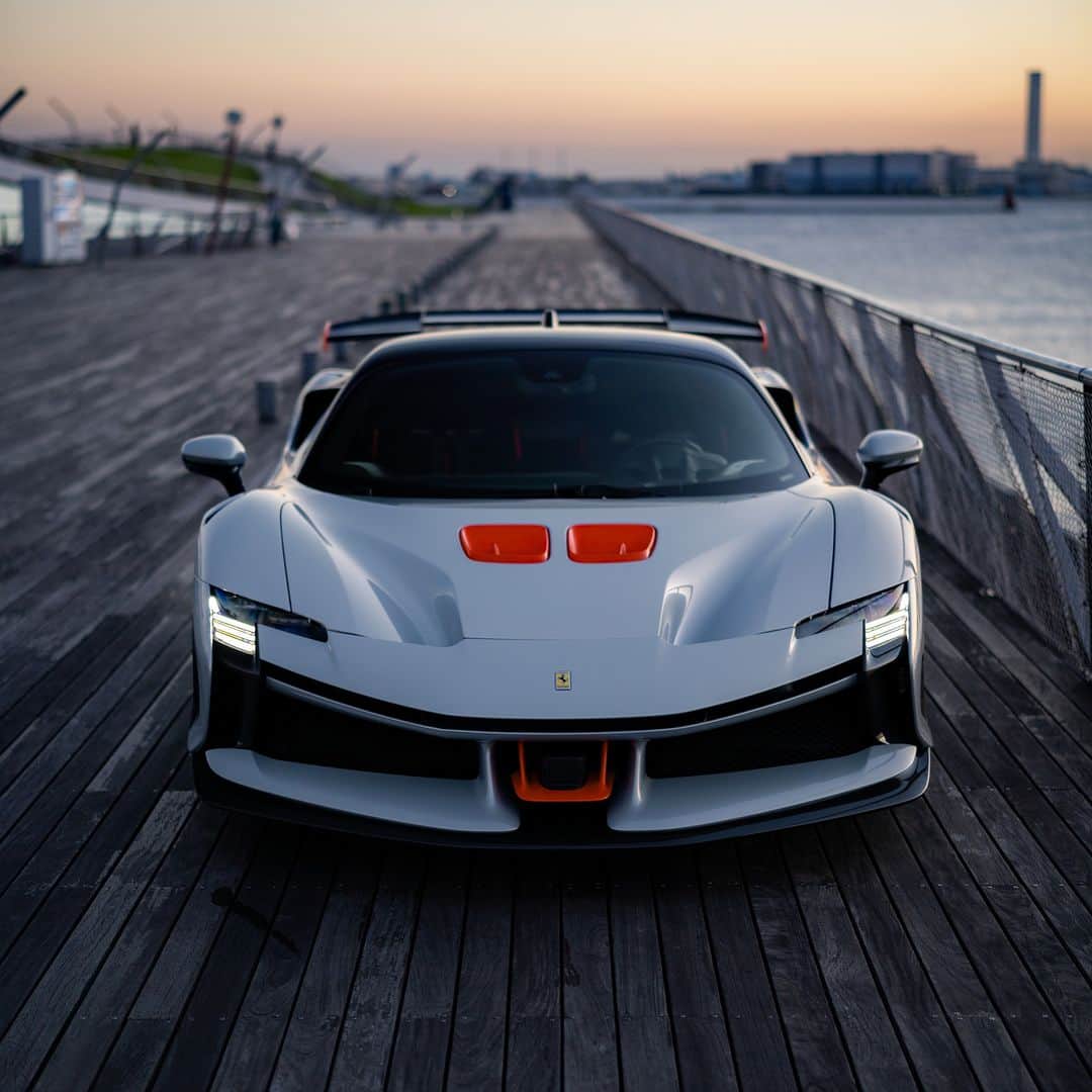 フェラーリのインスタグラム：「A sunset date with a racing soul.  #FerrariSF90XXStradale #Ferrari」