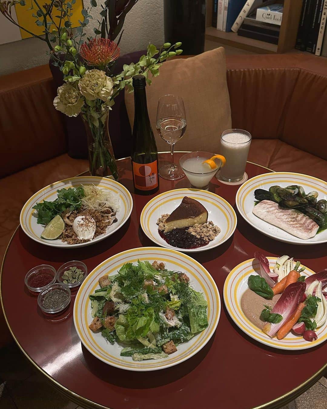宮所舞さんのインスタグラム写真 - (宮所舞Instagram)「. 先日は @billsjapan の新メニューの試食会へ♡♡ 旬の素材とハーブやスパイスを 組み合わせたコース料理がとっても美味しかった🍳  blouse.pants / @newans.official   #PR#billsjapan#dkr服」11月1日 21時37分 - babydokoro