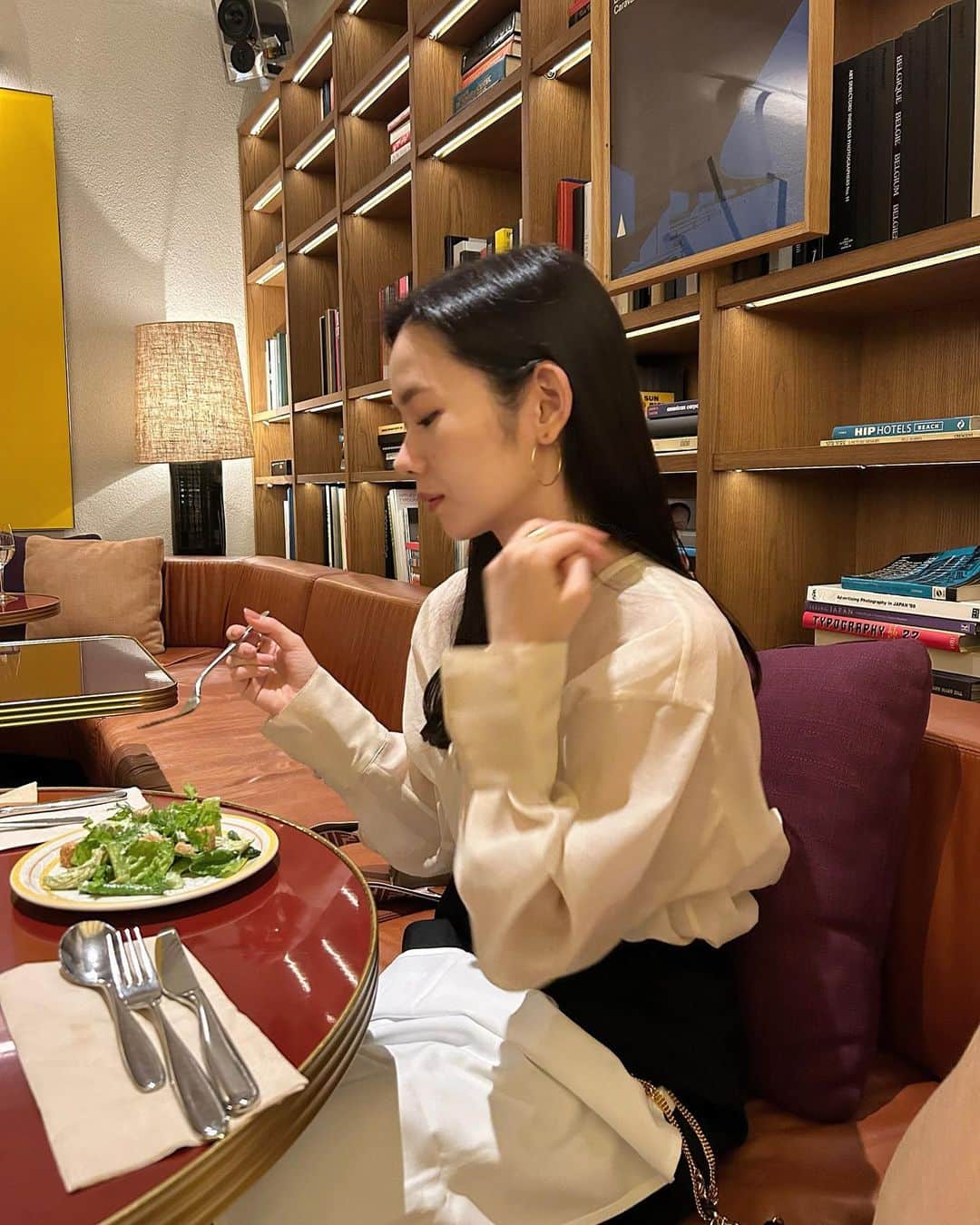 宮所舞さんのインスタグラム写真 - (宮所舞Instagram)「. 先日は @billsjapan の新メニューの試食会へ♡♡ 旬の素材とハーブやスパイスを 組み合わせたコース料理がとっても美味しかった🍳  blouse.pants / @newans.official   #PR#billsjapan#dkr服」11月1日 21時37分 - babydokoro