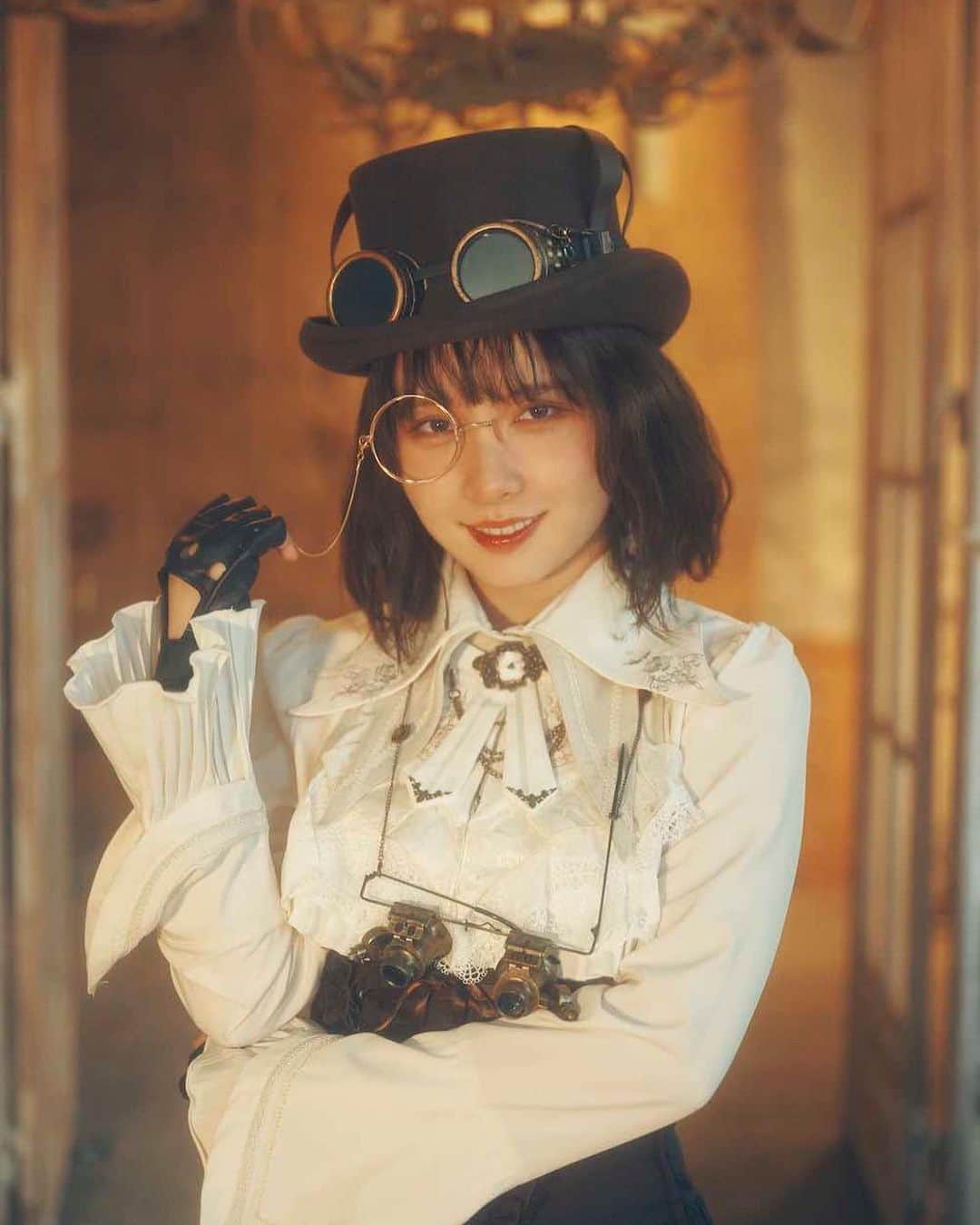 高瀬くるみさんのインスタグラム写真 - (高瀬くるみInstagram)「.      #ファミ通 さん 明日、11月2日発売！ 　 　 #BEYOOOOONDS #アイドル #ハロプロ #グラビア #ホワイトロリータ #スチームパンク #ゲット #するべし #高瀬くるみ」11月1日 21時41分 - kurumi_takase.official