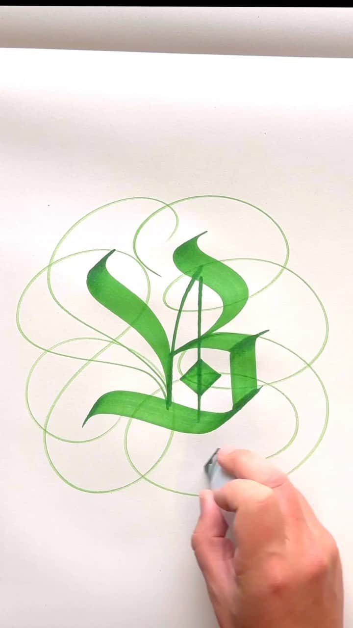 のインスタグラム：「This is a Gothic ‘B’ with Flourishing. It’s a script that was mostly used from the 12th to the 17th centuries, most magnificently in medieval illuminated manuscripts. #calligraphy #gothic #textura #asmr #seblester #lettering #flourishing」