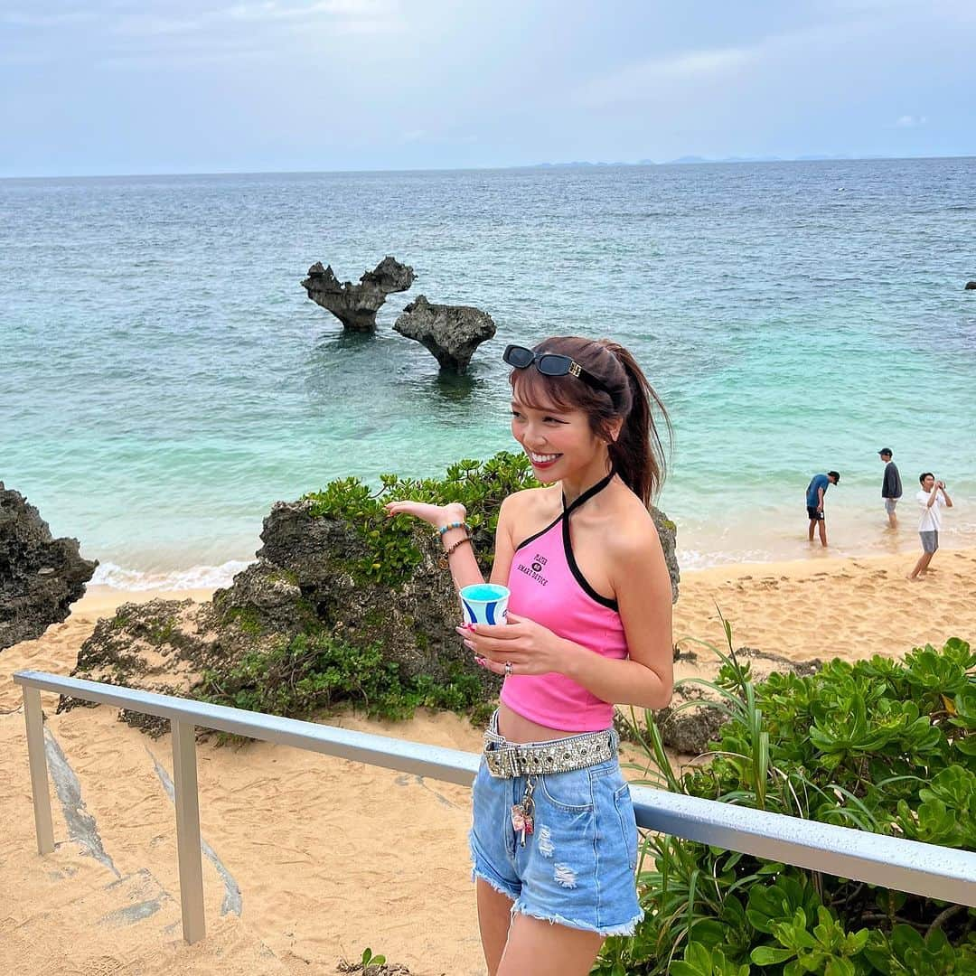 高畑麻優さんのインスタグラム写真 - (高畑麻優Instagram)「okinawa trip 3days 🏖🩵  heart Rock見てきた！🪨🩷 沖縄素敵な所だったまた来年行く✈️  #ハートロック #ティーヌ浜 #沖縄旅行  #沖縄   #okinawa  #beach  #mayus_style_」11月1日 21時42分 - 04__m.aa