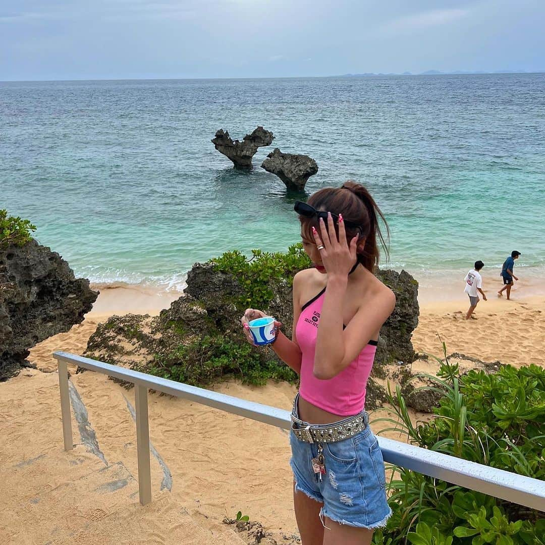 高畑麻優さんのインスタグラム写真 - (高畑麻優Instagram)「okinawa trip 3days 🏖🩵  heart Rock見てきた！🪨🩷 沖縄素敵な所だったまた来年行く✈️  #ハートロック #ティーヌ浜 #沖縄旅行  #沖縄   #okinawa  #beach  #mayus_style_」11月1日 21時42分 - 04__m.aa