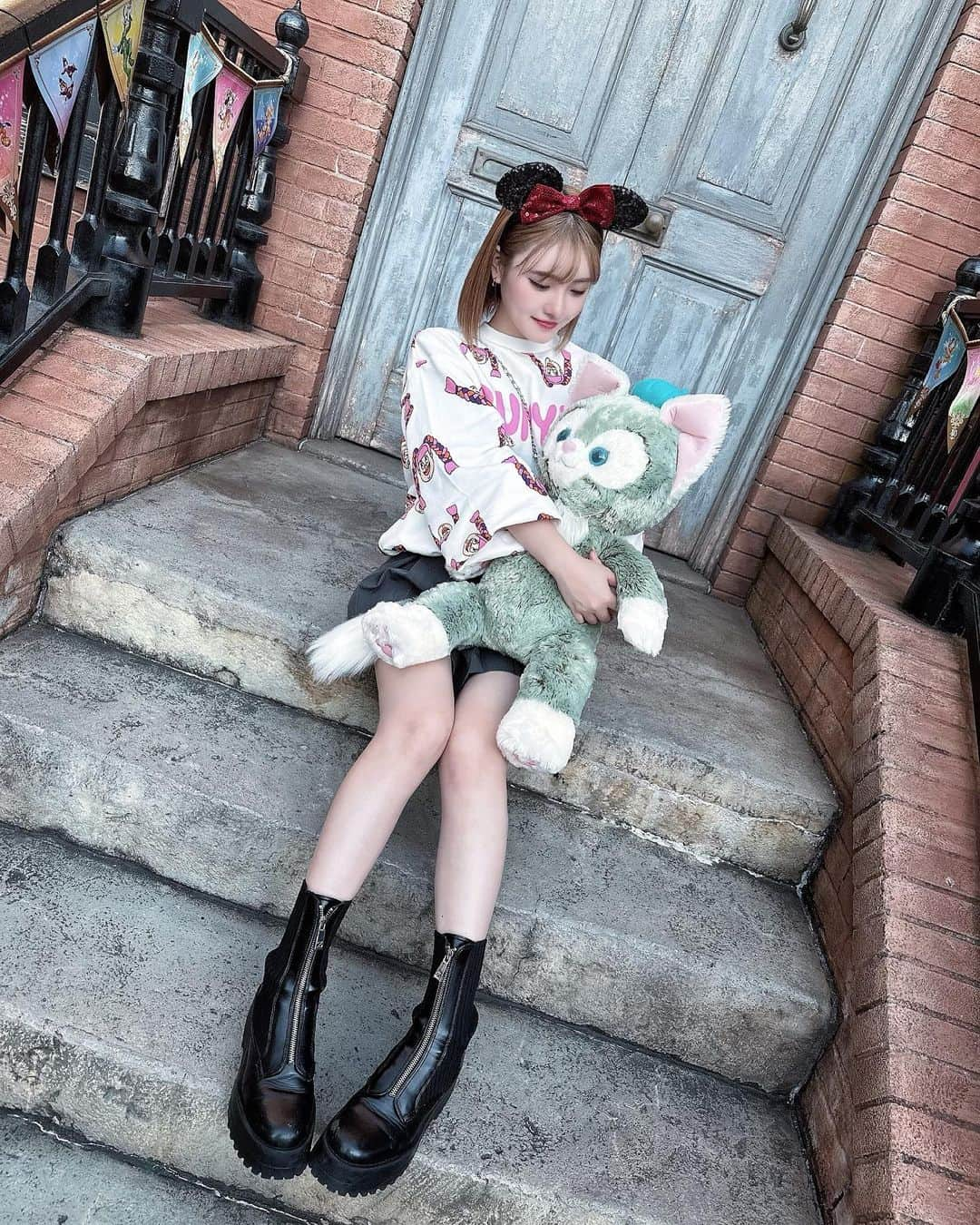 RIOさんのインスタグラム写真 - (RIOInstagram)「11月もよろしくね☺︎ ハロウィンディズニー🎃🐭🏰 26歳最後に行けて良かった❤️‍🔥」11月1日 21時45分 - reily_rio