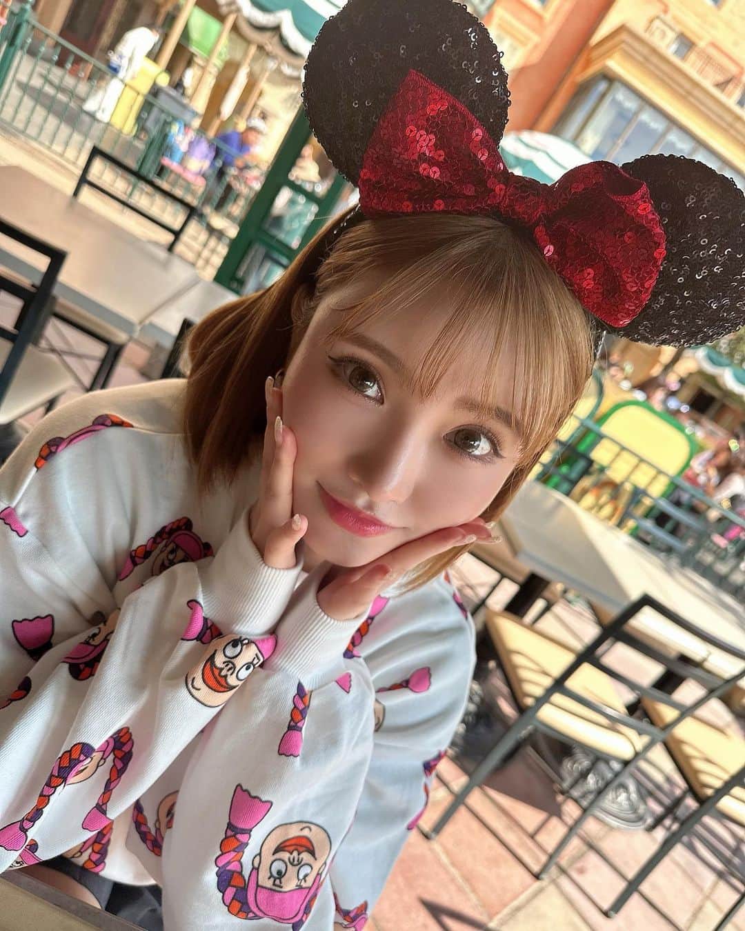 RIOのインスタグラム：「11月もよろしくね☺︎ ハロウィンディズニー🎃🐭🏰 26歳最後に行けて良かった❤️‍🔥」