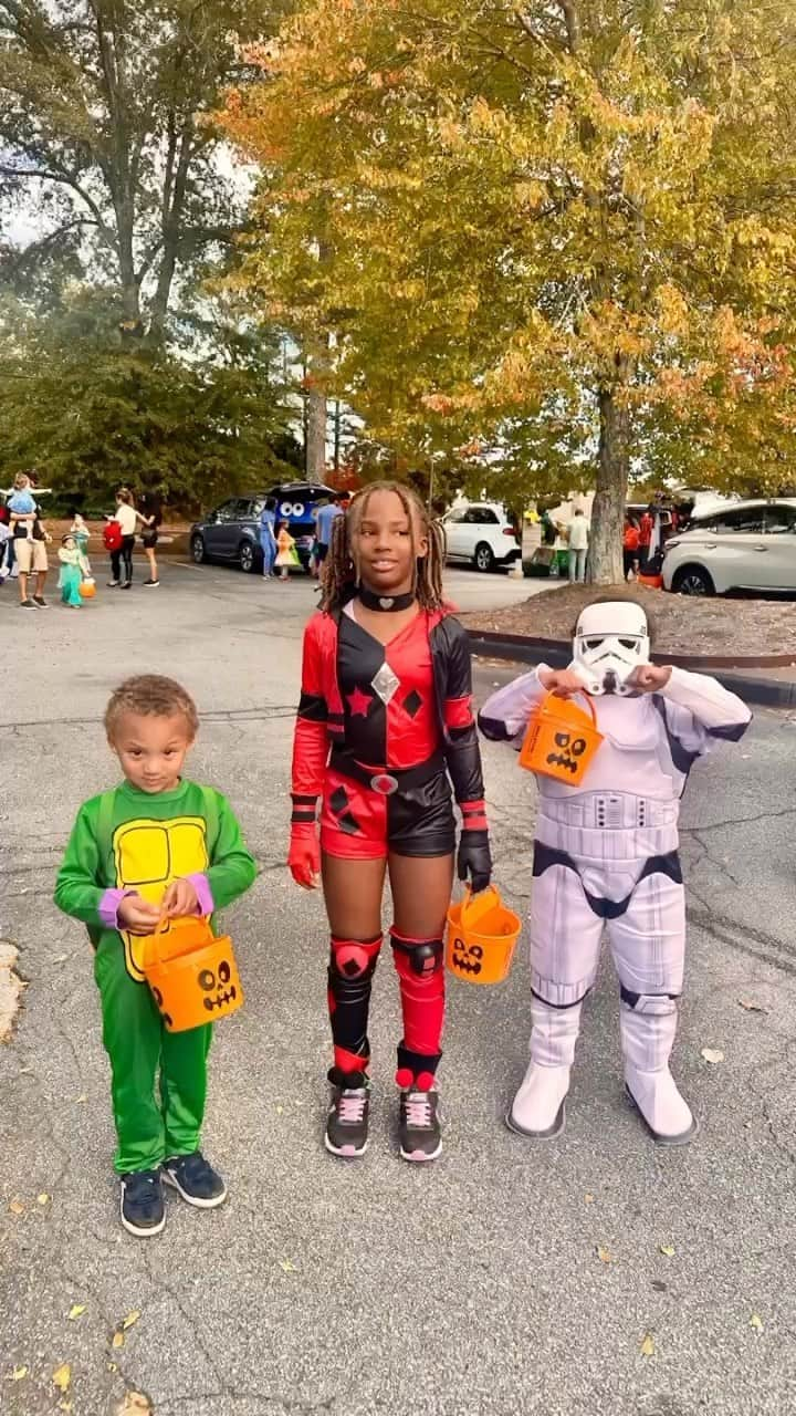 エヴァ・マルセルのインスタグラム：「My Babies! Halloween was 🔥 #trunkortreat」