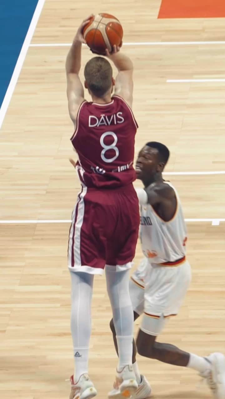 FIBAのインスタグラム：「Release soft as a feather 🪶   #FIBAWC」