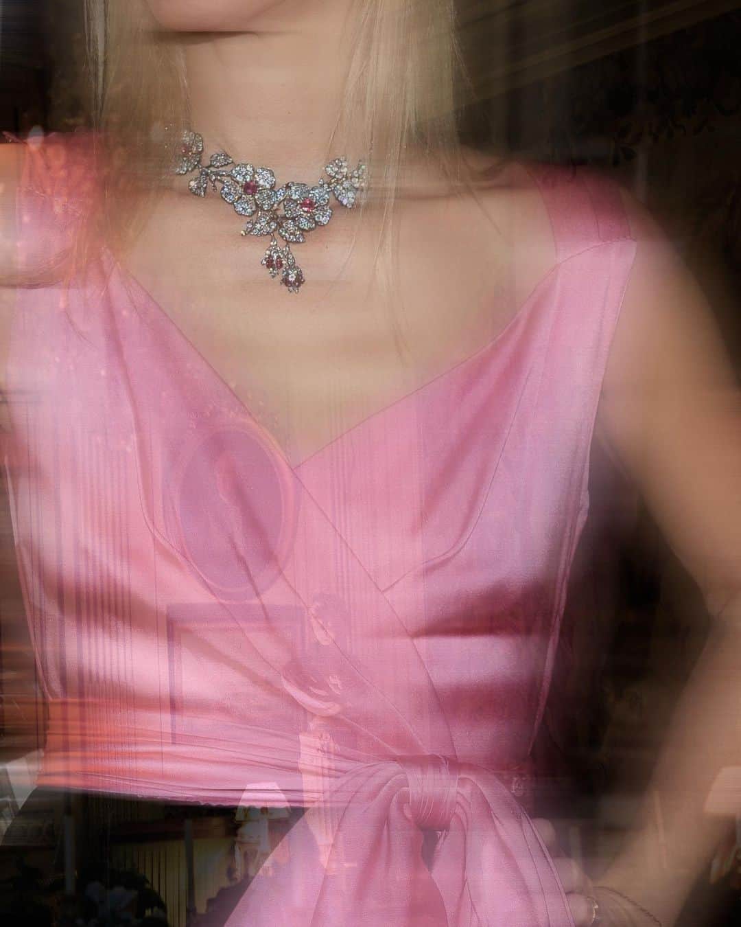STYLE DU MONDEのインスタグラム：「Vienna 1900: An Imperial and Royal Collection 📸 for @sothebysjewels」