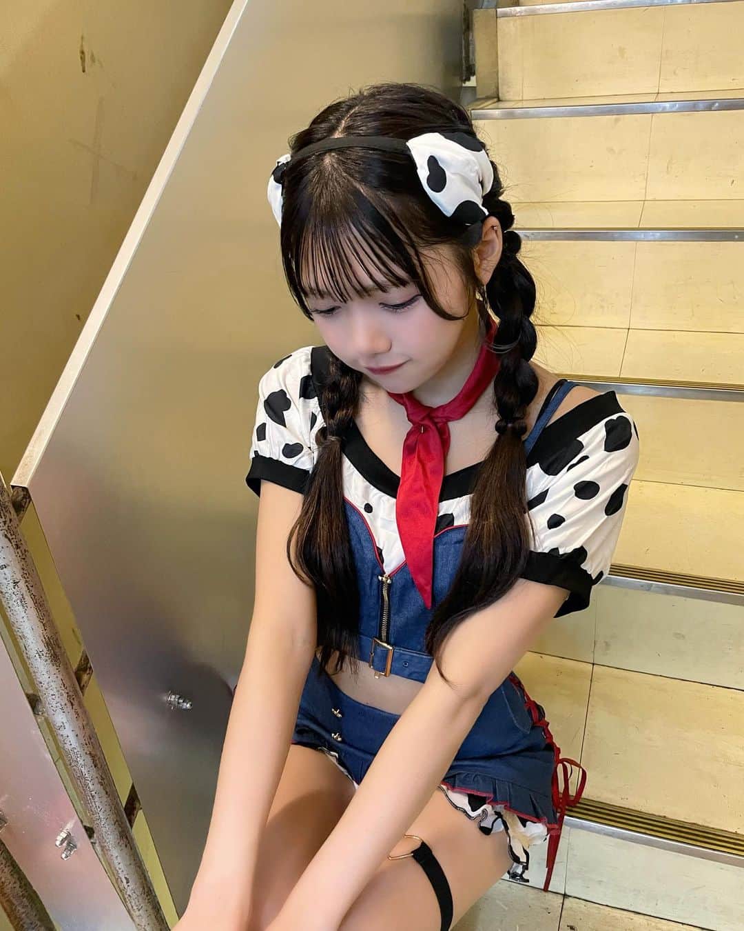 津代美月さんのインスタグラム写真 - (津代美月Instagram)「. 今年のハロウィンちゃんたち 👻❤︎♩  もうすぐクリスマスが来ると思うと  震える 寒そうでも世界が可愛いくなるのはとても楽しみ 女の子も可愛いし ^_^💌　コスもまた着れるし^_^💌　楽しみでしょ？  #ハロウィン #sugar  #コスプレ #clearstone」11月1日 21時51分 - __tsushiromizuki