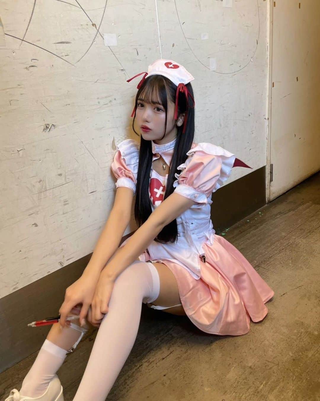 津代美月さんのインスタグラム写真 - (津代美月Instagram)「. 今年のハロウィンちゃんたち 👻❤︎♩  もうすぐクリスマスが来ると思うと  震える 寒そうでも世界が可愛いくなるのはとても楽しみ 女の子も可愛いし ^_^💌　コスもまた着れるし^_^💌　楽しみでしょ？  #ハロウィン #sugar  #コスプレ #clearstone」11月1日 21時51分 - __tsushiromizuki