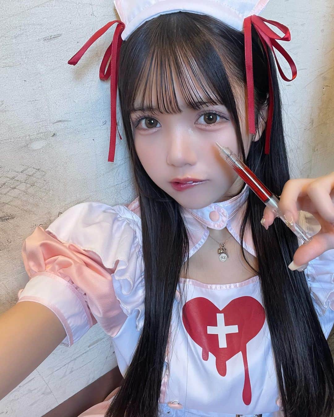 津代美月さんのインスタグラム写真 - (津代美月Instagram)「. 今年のハロウィンちゃんたち 👻❤︎♩  もうすぐクリスマスが来ると思うと  震える 寒そうでも世界が可愛いくなるのはとても楽しみ 女の子も可愛いし ^_^💌　コスもまた着れるし^_^💌　楽しみでしょ？  #ハロウィン #sugar  #コスプレ #clearstone」11月1日 21時51分 - __tsushiromizuki