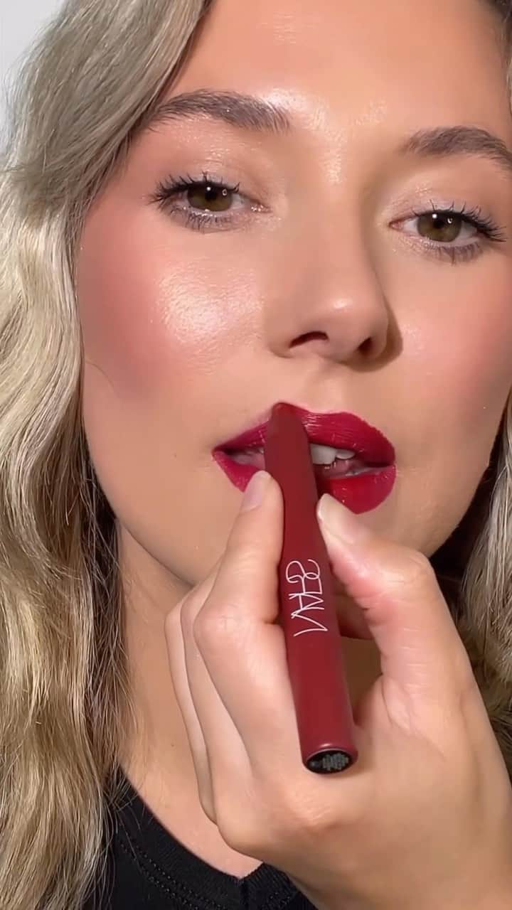 NARSのインスタグラム：「Cruella—a daring scarlet shade that adds allure to all skin tones.   @beckymooremakeup, @julsohn, @cherellelazarus & @its.the.diana define lips with Powermatte High-Intensity Lip Pencil.」