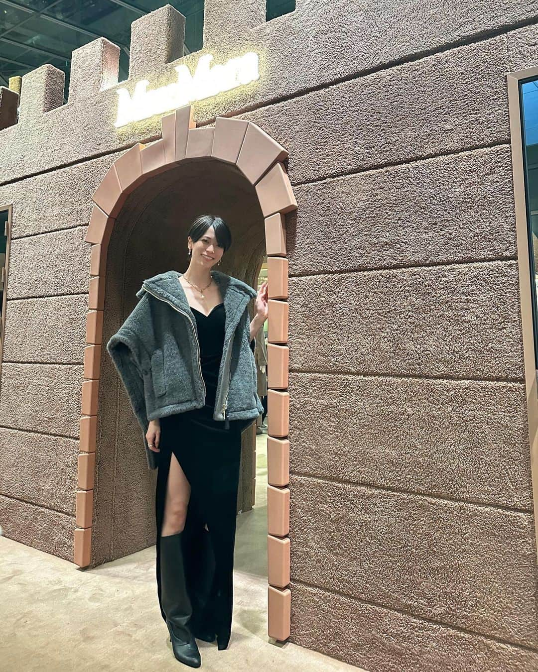 坂田梨香子さんのインスタグラム写真 - (坂田梨香子Instagram)「MaxMara テディベアコート10周年アニバーサリーイベントへ🧸🫶 ふわふわもこもこいっぱいで可愛かった🐻🎈 3日まで🤍 #maxmara  #teddyten   @maxmara」11月1日 21時53分 - rikakosakata_official