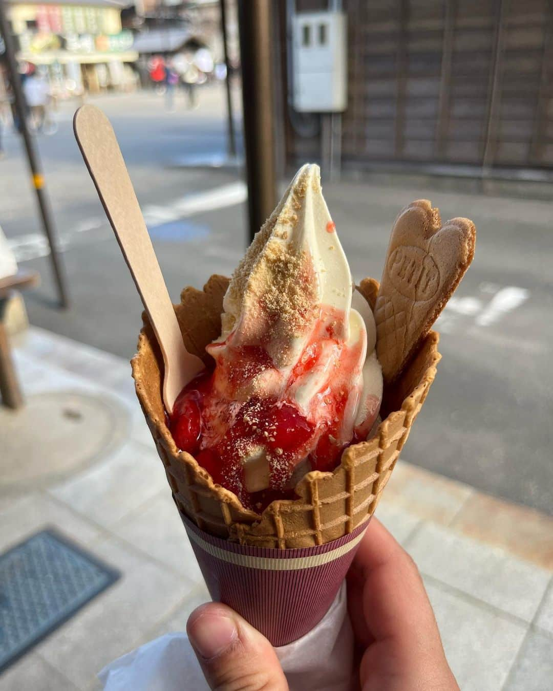 浅井悠由さんのインスタグラム写真 - (浅井悠由Instagram)「“  天気良くて最高でしたぁ🐞🪱🌳🍦 ありがとねん、RAM🖤  #岩国 #錦帯橋 #白蛇見るの200円」11月1日 21時53分 - youasai4