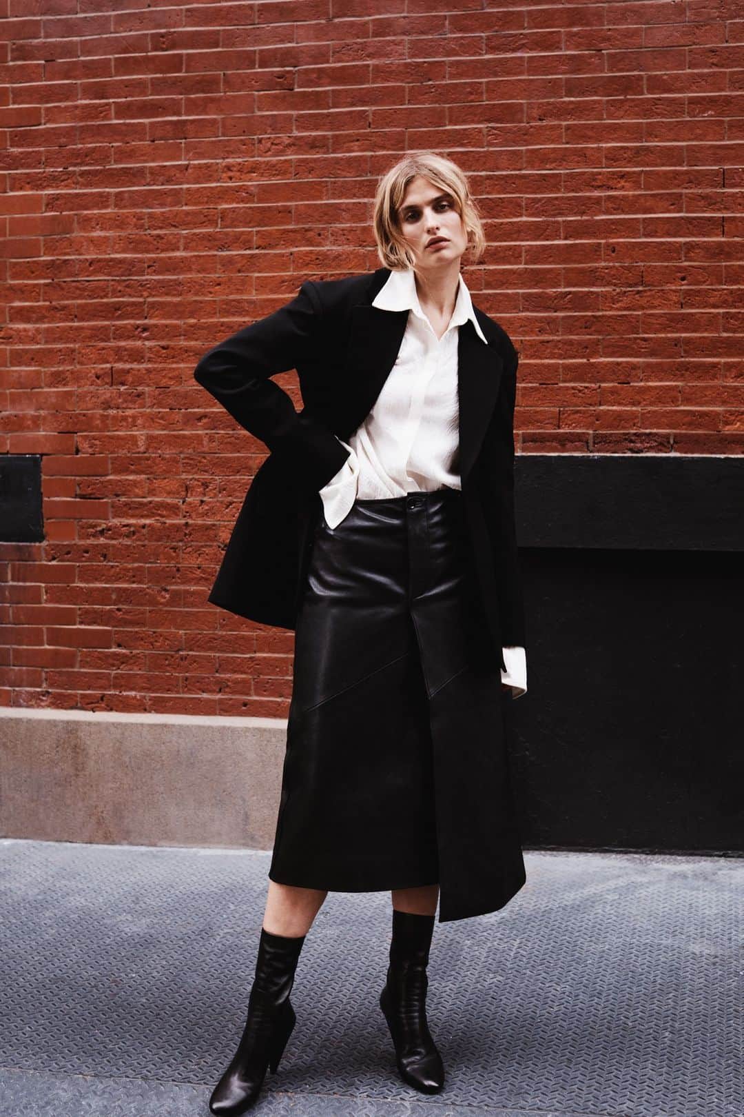 barneysnyofficialのインスタグラム：「Where sophistication meets the sidewalk. @proenzaschouler #BarneysAtSaks @saks」