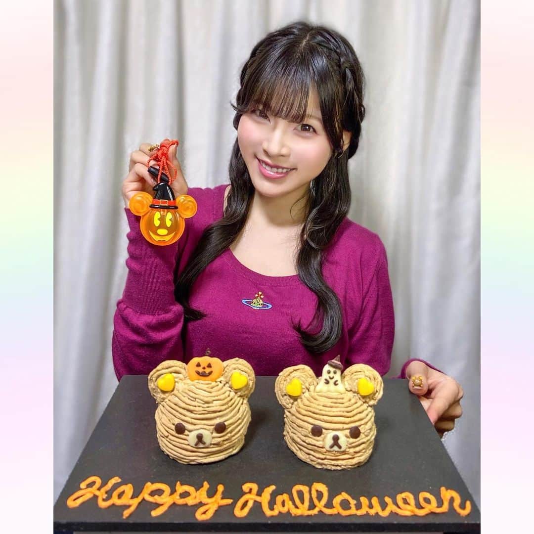 のインスタグラム：「#Rilakkuma 🧸🧁  Happy Halloweenでした🧡💜  今年はリラックマ モンブランを作ってましたー🧸🌰👻  カボチャモンブランにするか迷って、Happy Halloweenの文字のところはカボチャクリームにしたよ😋🎃  モンブランの絞り難しい👩🏻‍🍳  皆さんはハロウィンスイーツ食べましたか？？  昨日は日本シリーズの応援に熱が入りすぎちゃって投稿が一日ズレちゃった😖⚾️ ハッピーハロウィンにならなかったけど惜しかった😖 今日も応援するよー🐯📣✊🏻  ｡・ﾟ・。୨୧｡・ﾟ・。୨୧｡・ﾟ・。୨୧｡・ﾟ・｡୨୧。・ﾟ・。  #ハロウィンスイーツ #モンブラン」