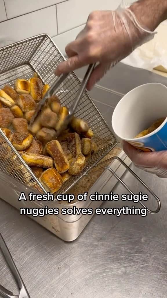 アンティ・アンズのインスタグラム：「An appreciation post to our Cinnamon Sugar Nuggets 🤎🤍」