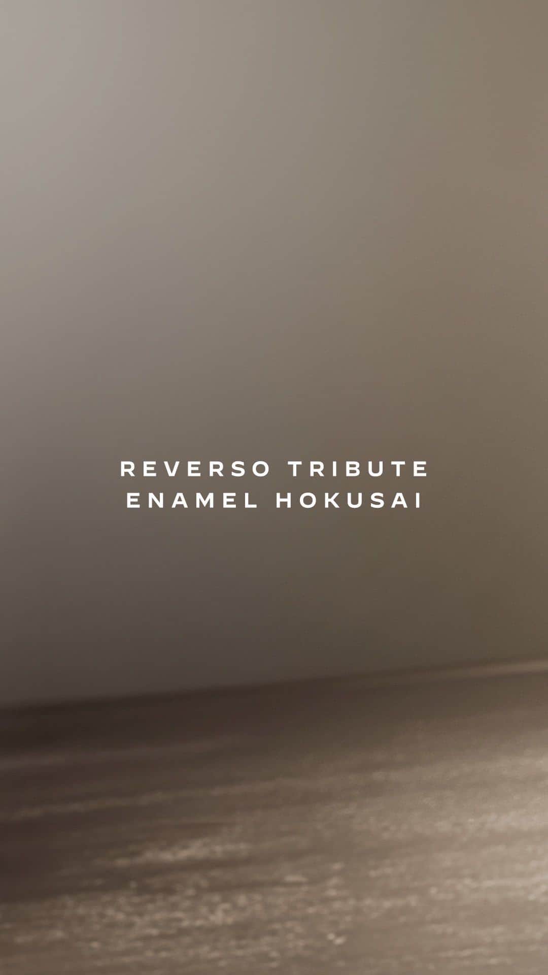 ジャガールクルトのインスタグラム：「More than 80 hours of miniature hand-painting. #Reverso _ Reverso Tribute Enamel Hokusai Designed, made and assembled in our Manufacture _ Revealing a sumptuous miniature painting of the ‘Waterfall at Yoshino’, the new Reverso Tribute Enamel Hokusai showcases the precious expertise of our Métiers Rares Workshop artisans. Requiring more than 80 hours for one reproduction, the creation of such scenery involves at least 14 layers of enamel, each fired at 800°C before the next layer can be applied.  _ #JaegerLeCoultre #Reverso」