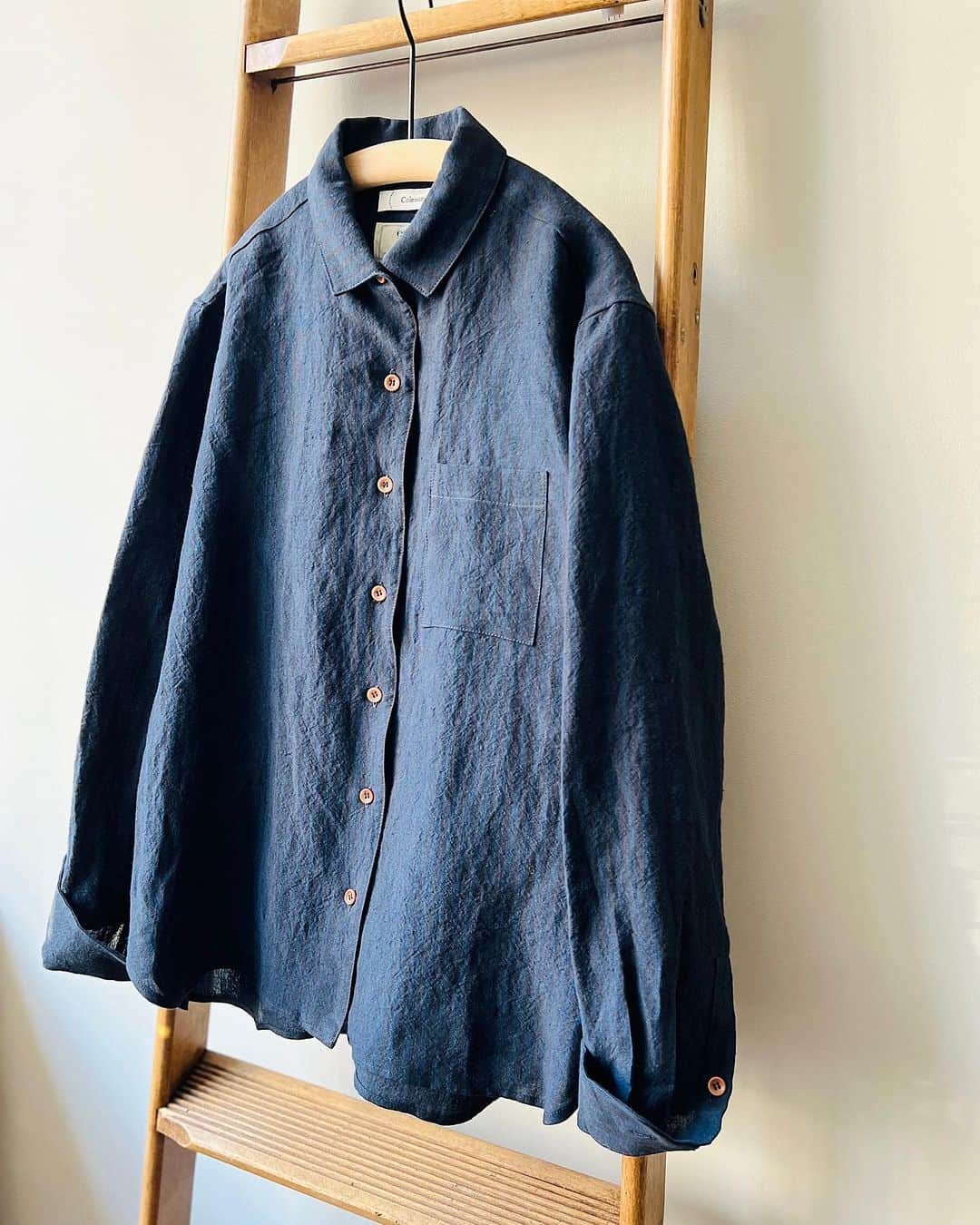 コレニモのインスタグラム：「Yay, she is back! #irishlinen Colenimo Regular / Open Collar Shirt💞Made in London 👌」