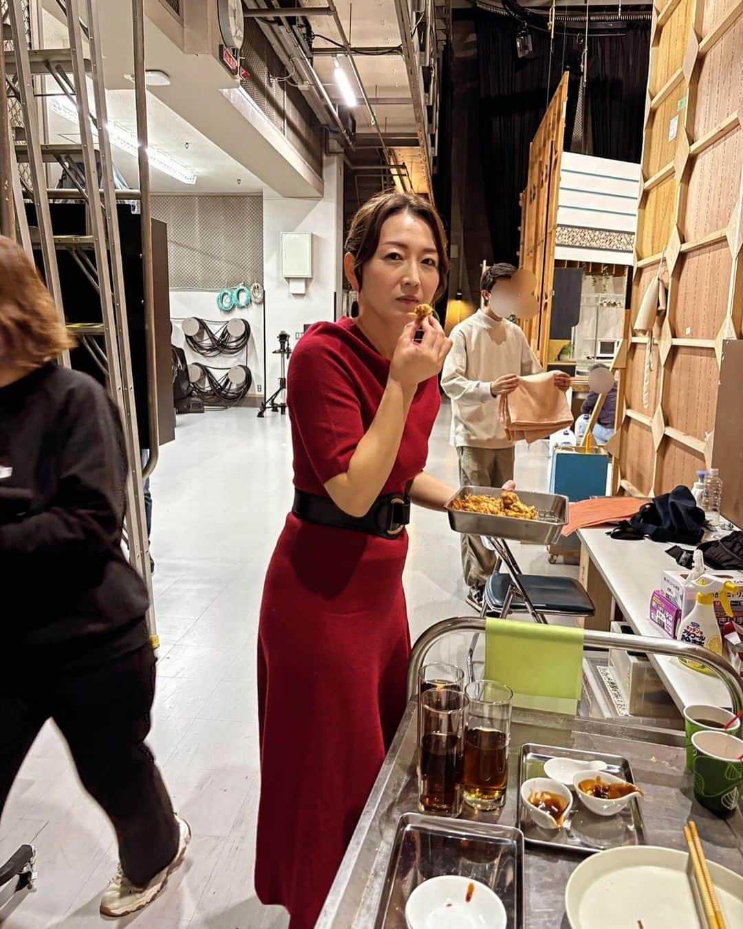 狩野恵里さんのインスタグラム写真 - (狩野恵里Instagram)「.  発酵食品アドバイス、  みなさまありがとうございました！！  ふりかけやサプリや珍しい食材の組み合わせなど  とっても参考になりました。試してみます。  甘酒は元々大好きなので（酒粕派）  全国の銘品探してみようと思います。  #よじごじDays #つまみぐい #みつかった #長野博 さんの #食King は #豚こま肉のかき揚げ #喫茶店開店おめでとうございます☕️」11月1日 22時14分 - kano_eri_1029