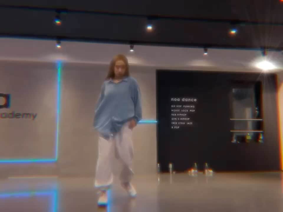 HIYORIのインスタグラム：「♩Cater 2 U｜ @destinyschild 🤍🫧💍 choreo by me.  I made this choreography a years ago🪿 #destinyschild #cater2u」