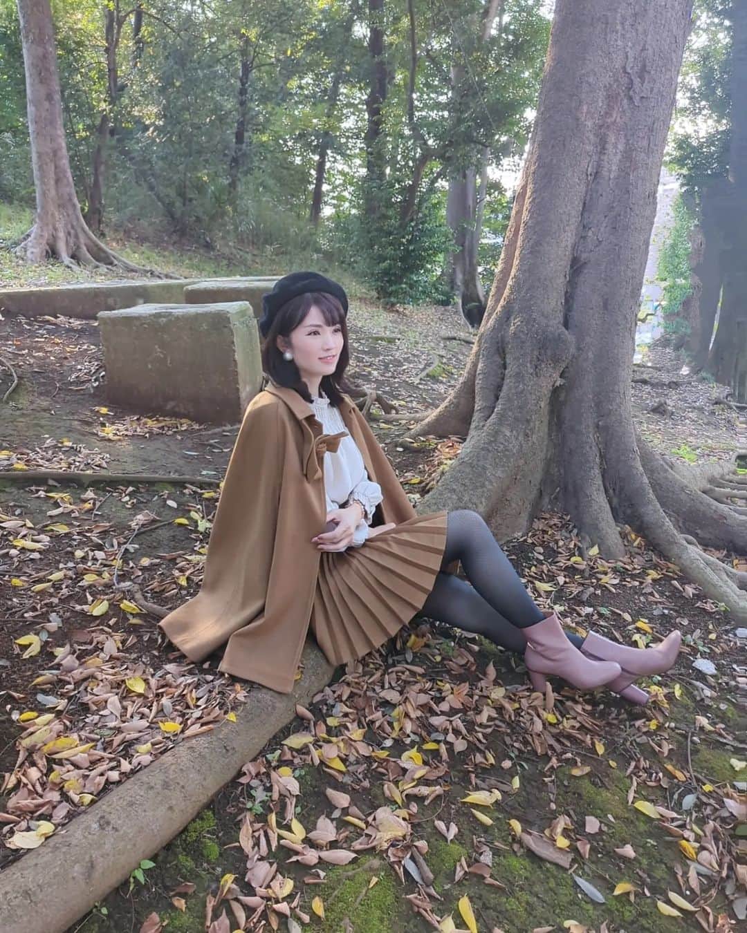 三宅裕子さんのインスタグラム写真 - (三宅裕子Instagram)「ᴺᵒᵛᵉᵐᵇᵉʳ…❄  11月始まりました♡  今月も皆さん仲良くしてください🐰  今年も残り2ヶ月❣️早いなぁ。 やり残しのないようにしていきたい✨ 10月分のprivateの投稿も また載せたいと思います。  先日ストーリーズにのせて  好評だった𝓛𝓪𝓬𝓮𝓜𝓪𝓭𝓮 ❁⃘*.ﾟ @lacemade_jp さんの お洋服 🎀  ❁︎𝓒𝓸𝓪𝓽 ポンチョタイプ♡ スカートとシリーズが同じなの🎶 クラシックな感じで可愛い🥺  「ローズナイト」マントコート 商品番号: LM239WT02M0204 XSサイズ  ❁𝓢𝓴𝓲𝓻𝓽 ハイウエストで スタイルアップしてみせてくれる☺️🩷 中はショートパンツになってるから安心だよ👌🏻´- 冬はニット着たりいろいろ合わせたい❣️  「ローズナイト」スカート 商品番号: LM239XZ04M0201 ロングもあり。サイズXSサイズ  ⁡身長165㌢⁡  ⁡参考にしてみてね🎶  °・*:.。.☆⁡ ⁡PR ⁡ #lacemade  #⁡ドレス⁡ ⁡ #ワンピース⁡コーデ⁡ ⁡ #ヴィンテージガーリー  #princess #フリル⁡ ⁡ #elegance #フレンチガーリー ⁡ #フリルワンピ⁡ ⁡ #プリンセス  #lacemadesquad  #大人カジュアル #カジュアルコーデ #アフタヌーンティーコーデ #ootd  #今日のコーデ⁡ #着回しコーデ」11月1日 22時12分 - yuko_miyake