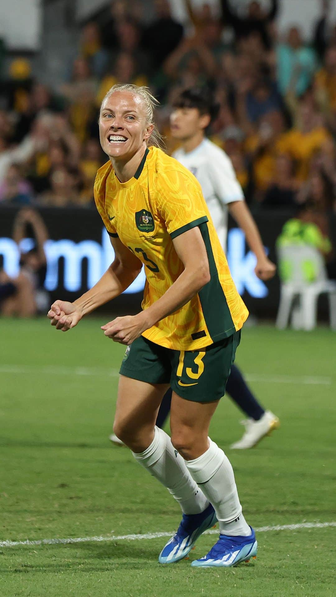 タメカ・バットのインスタグラム：「Right place, right time for Meeks!  🎥: @10footballau   #Matildas #AUSvTPE #WAtheDreamState」