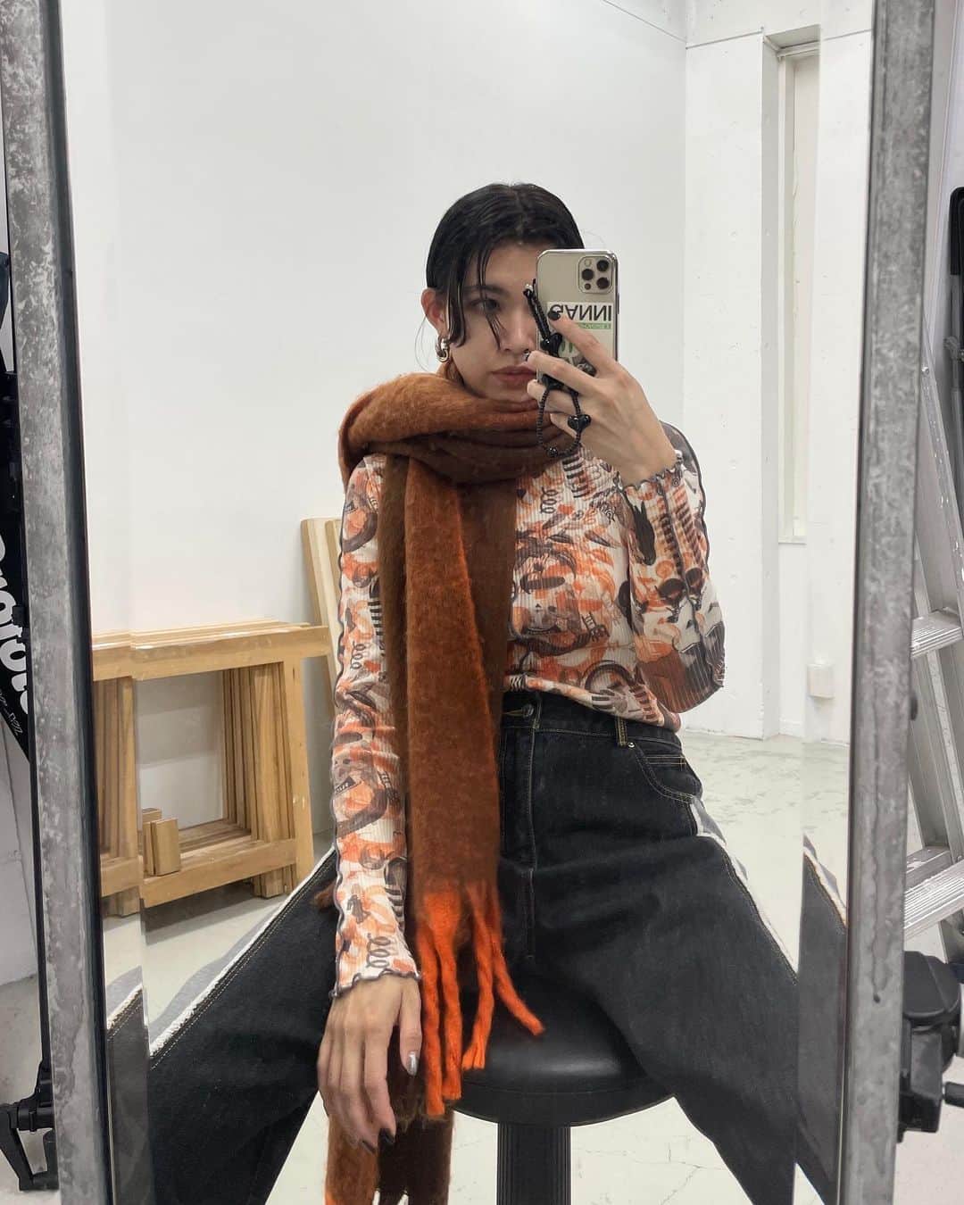 のインスタグラム：「ㅤㅤㅤㅤㅤㅤㅤㅤㅤㅤㅤㅤㅤ #SLY_info @nina_kawakami 【159cm】 ルクア大阪店 スタッフ __________________________________ 11/10(FRI)店舗発売予定 ☑︎PEDRO NEKOI x SLY RIB TOPS (030GAY01-2270) M/ORG,M/BLU ㅤㅤㅤㅤㅤㅤㅤㅤㅤㅤㅤㅤㅤ ☑︎L/W INSIDE OUT WIDE STRAIGHT-E (030GAY11-5350) BLK ㅤㅤㅤㅤㅤㅤㅤㅤㅤㅤㅤㅤㅤ ☑︎SHAGGY COLOR LINE STOLE (030GAR56-4730) BRN,PNK,BLU ㅤㅤㅤㅤㅤㅤㅤㅤㅤㅤㅤㅤㅤ ☑CHELSEA SHORT BOOTS (030GAY55-2330) BLK,IVOY __________________________________ ※配送の都合により発売日が異なる場合がございます。 ※店舗により在庫状況が異なります。 #notequalreal #PEDRONEKOIxSLY  #SLY #SLY_fav」