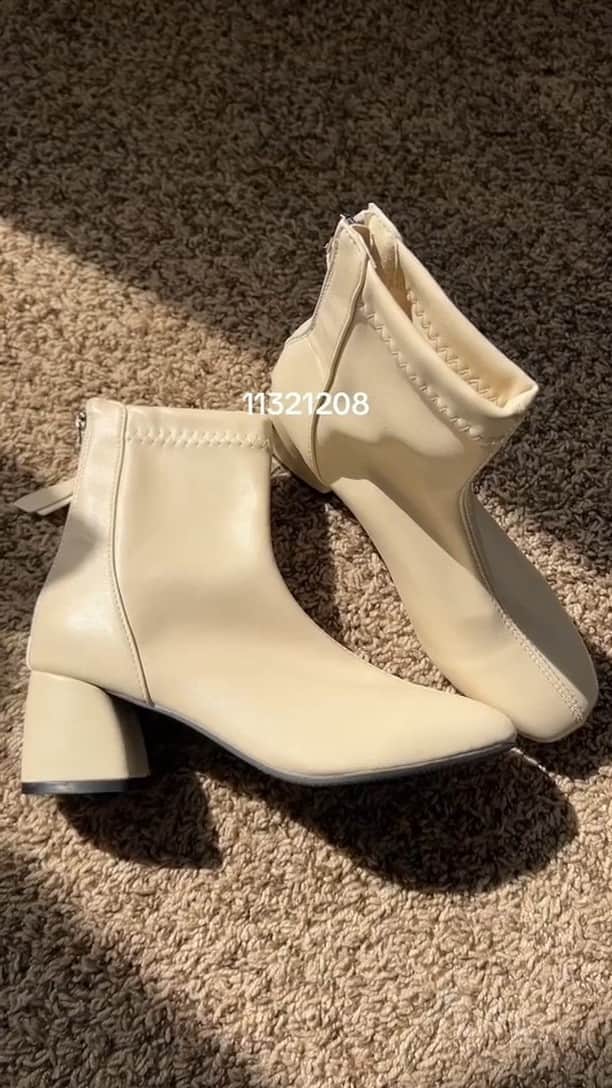 SHEINのインスタグラム：「This haul was made for walking 👢👠🛍️ Which pairs would step up your fall fits? @itty.gal  🔎11159134 4836172 14942053 11079064  #SHEIN #SHEINforAll #SHEINstyle #fashion #chic」