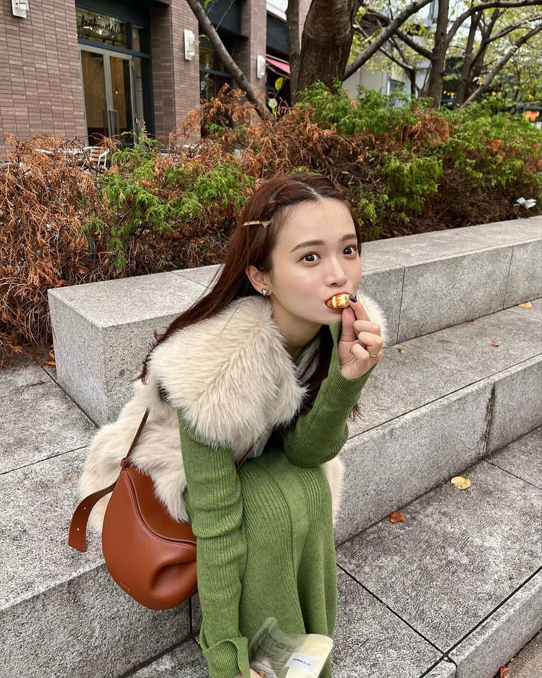 田久保夏鈴のインスタグラム：「ワッフル🧇 グリーンが映えて可愛い🦖🍂」